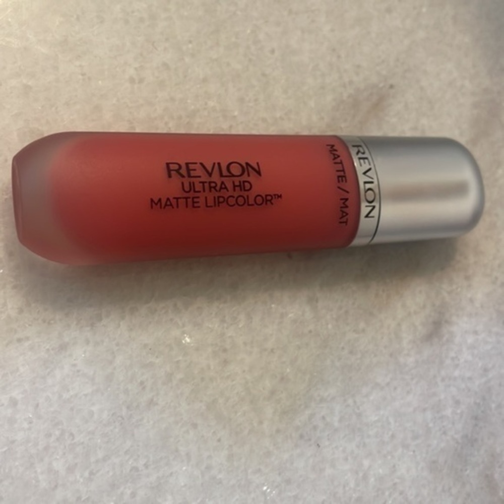 Revlon Ultra HD Matte Lip color red devotion DEVOUEMENT makeup New